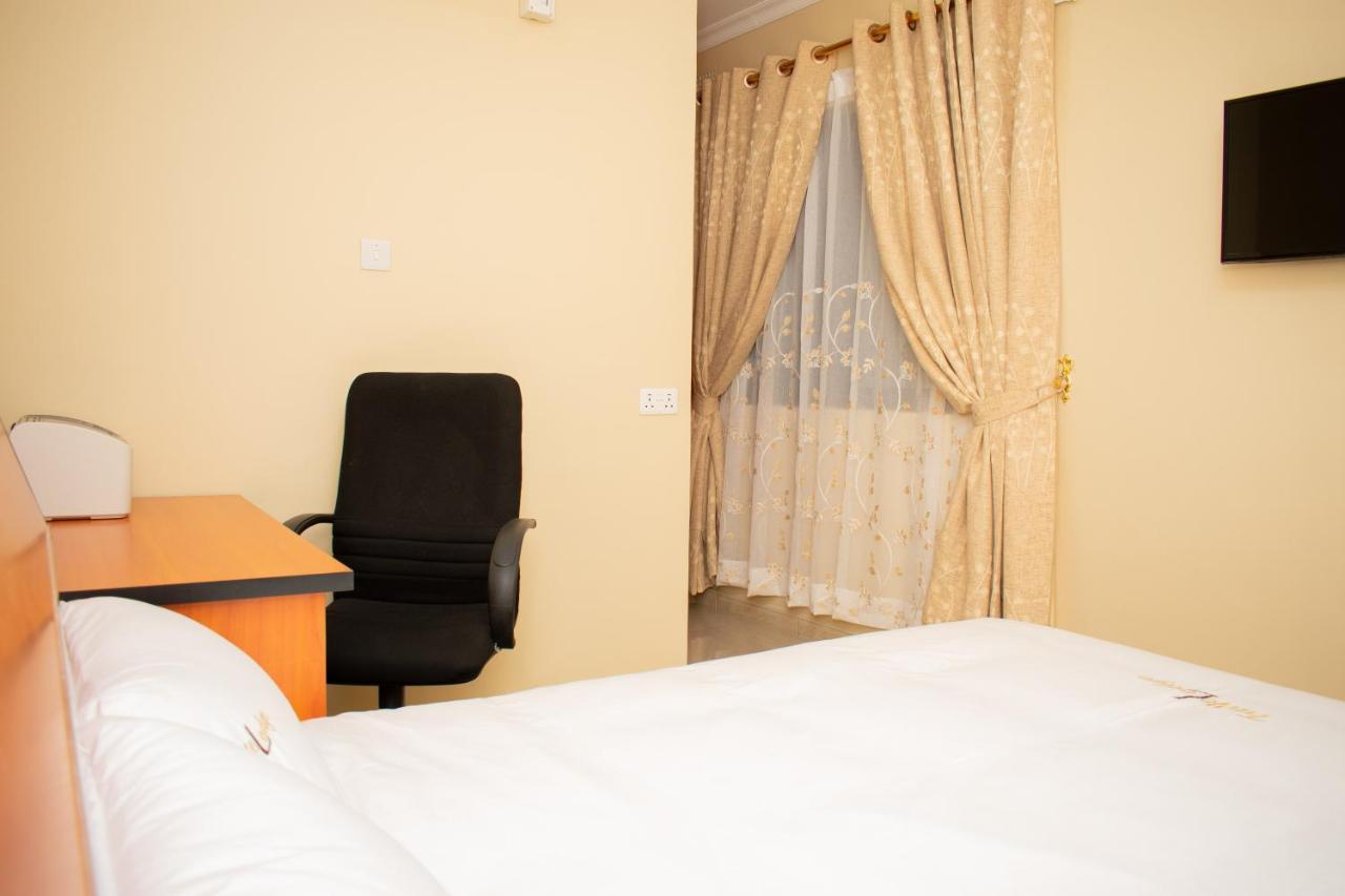 Travelodge แบลนไทร์ ภายนอก รูปภาพ