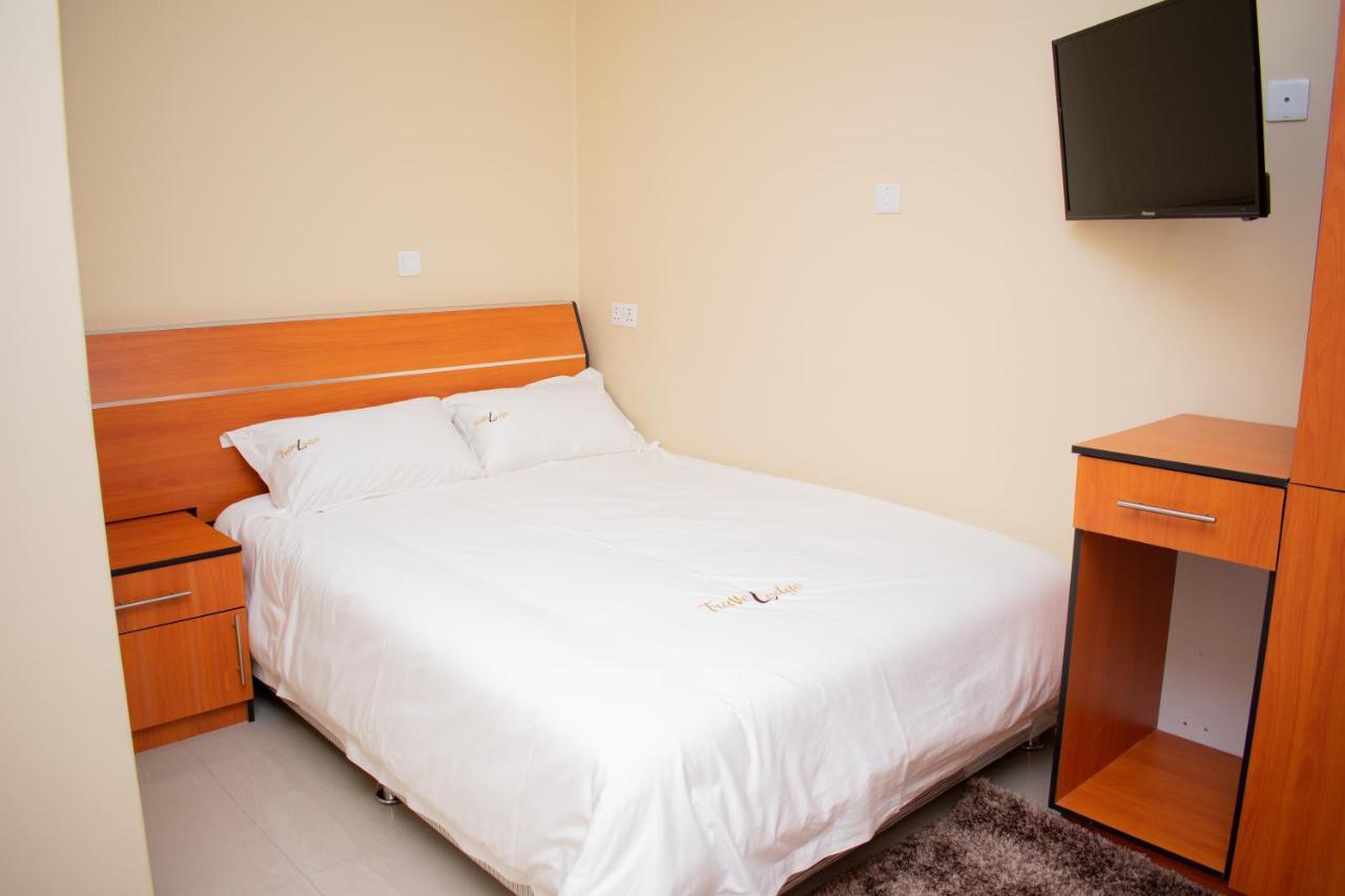 Travelodge แบลนไทร์ ภายนอก รูปภาพ
